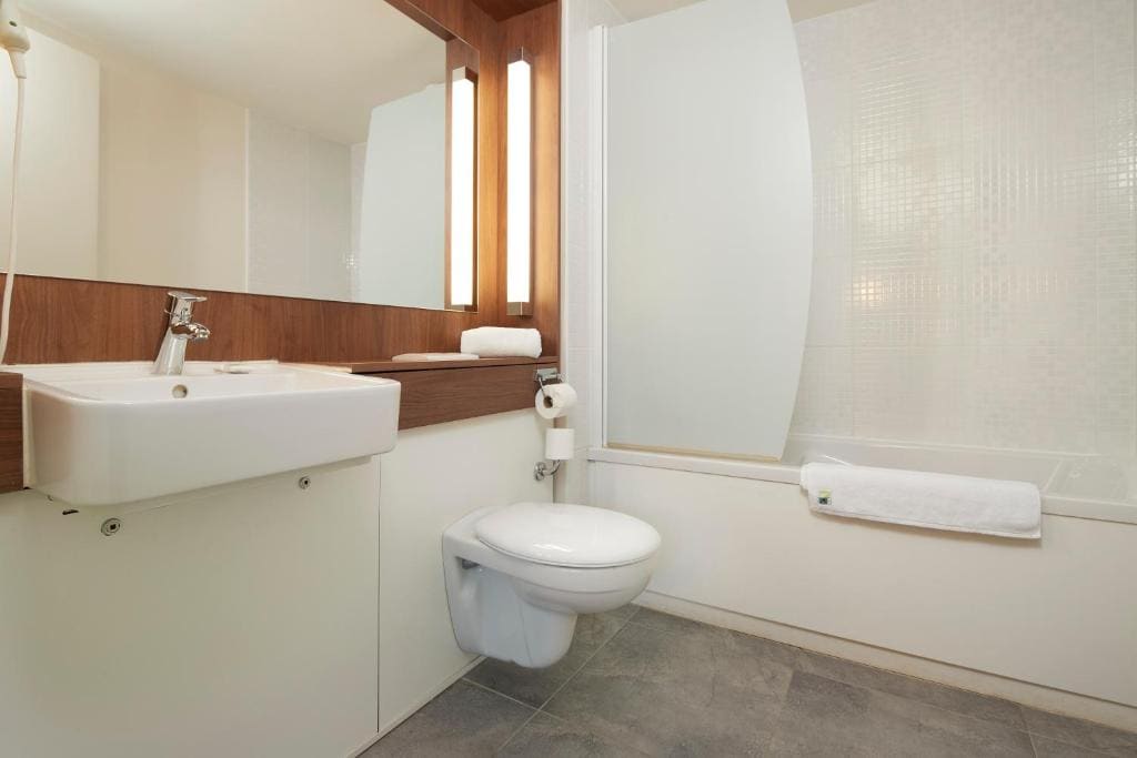 Standard Twin Room room - Image 3