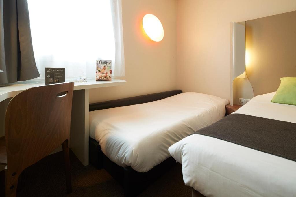 Standard Triple Room room - Image 3