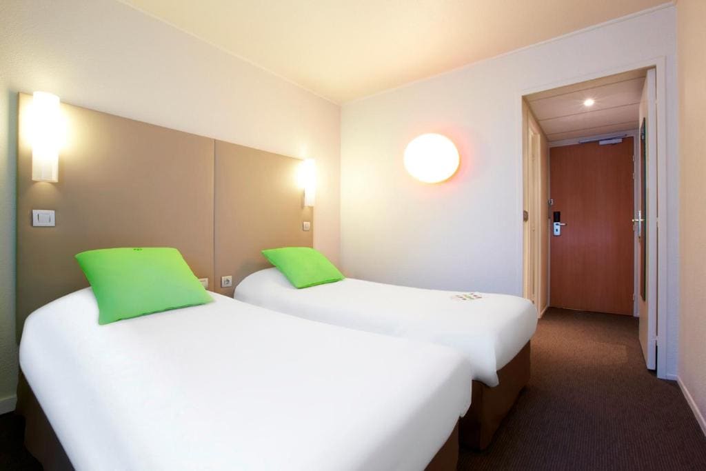 Standard Twin Room room - Image 3