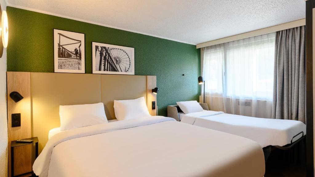 Standard Room - 1 Queen Bed 1 Sofa Bed room - Image 1