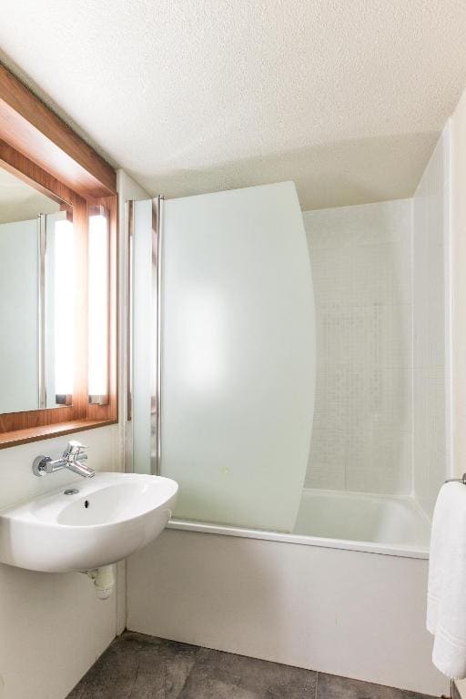 Standard Twin Room room - Image 3