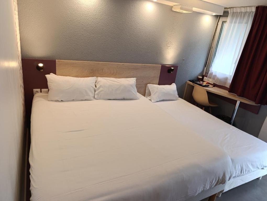 Triple Room - 1 Double Bed 1 Single Bed room - Image 1