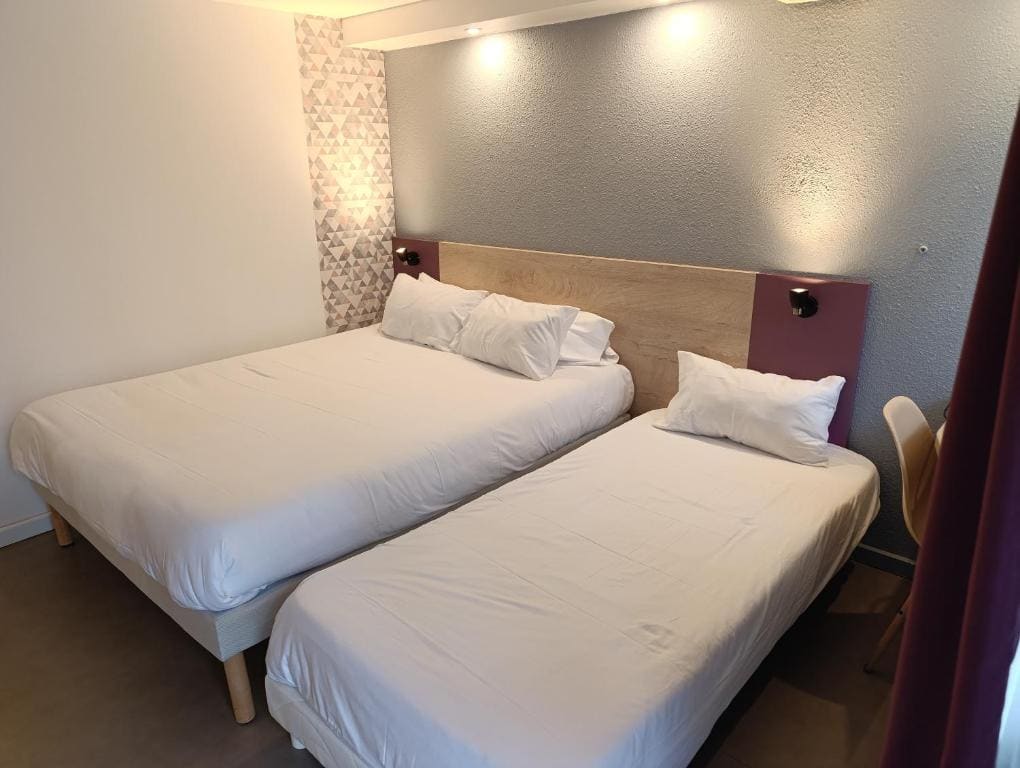 Triple Room - 1 Double Bed 1 Single Bed room - Image 2