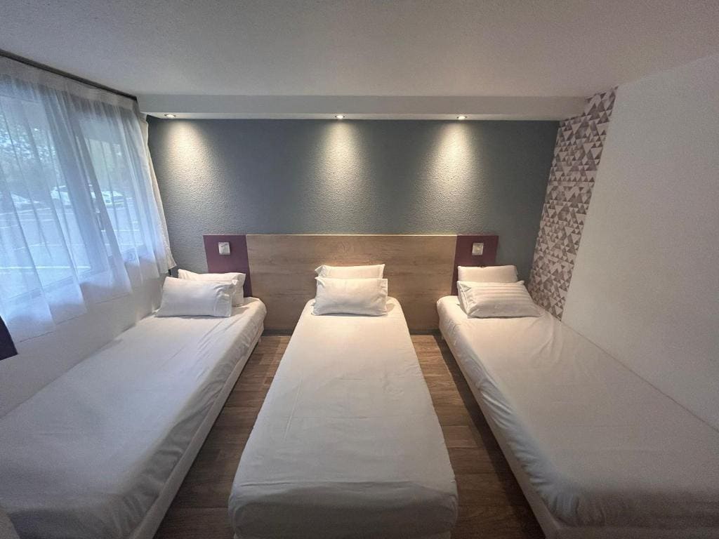 Triple Room - 3 Single Beds room - Image 1