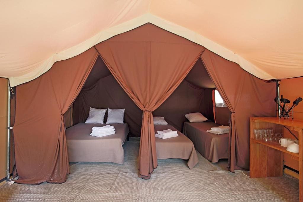 Tent room - Image 1