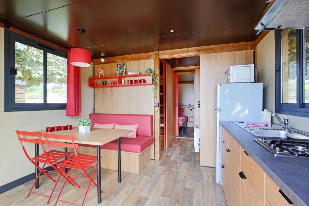 Wooden Caravan room - Image 3