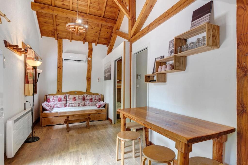 Two-Bedroom Deluxe Apartment with Garden View room - Image 3