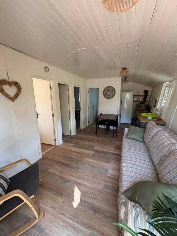 Three-Bedroom Chalet room - Image 2