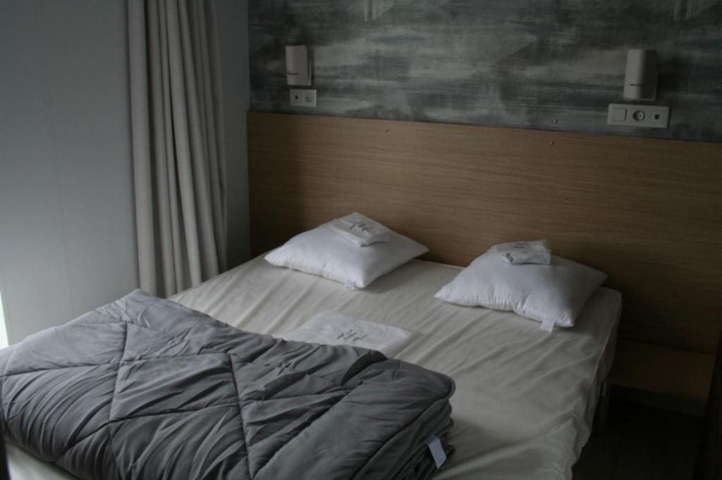 Premium Two Bedroom Mobile Home - Salt Flats View room - Image 2