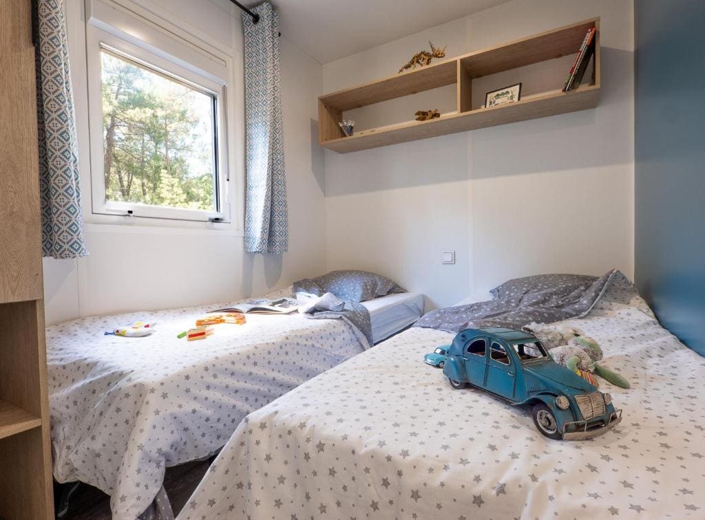 Mobile Home room - Image 3