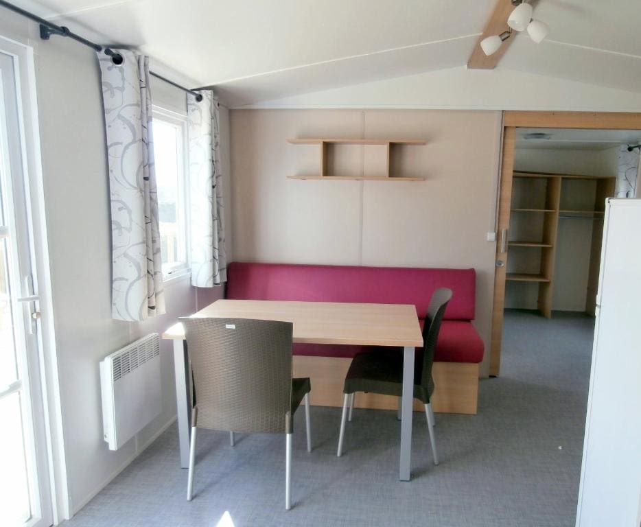 Family Mobile Home room - Image 1