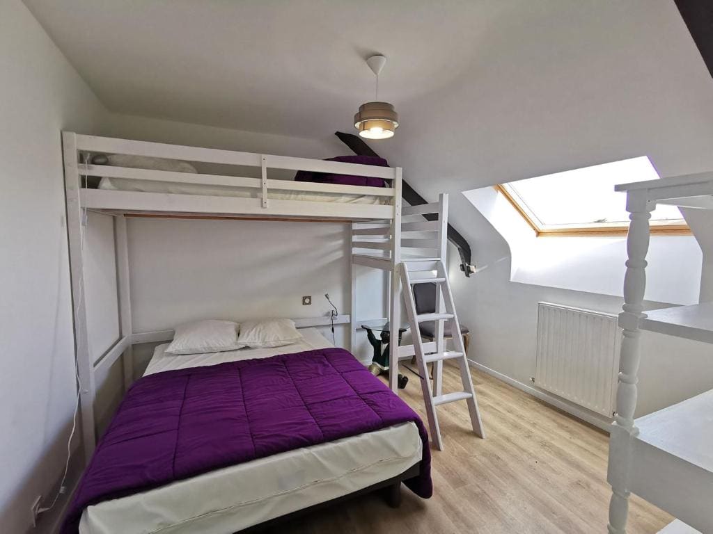 Five-Bedroom House room - Image 1