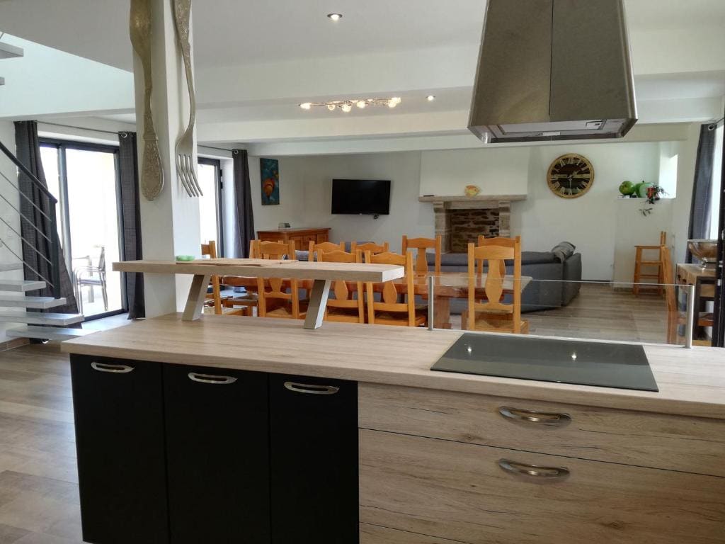 Five-Bedroom House room - Image 2