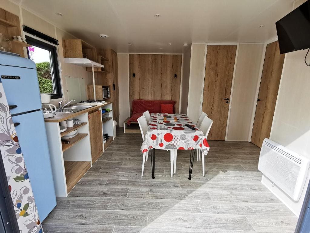 Mobile Home room - Image 1