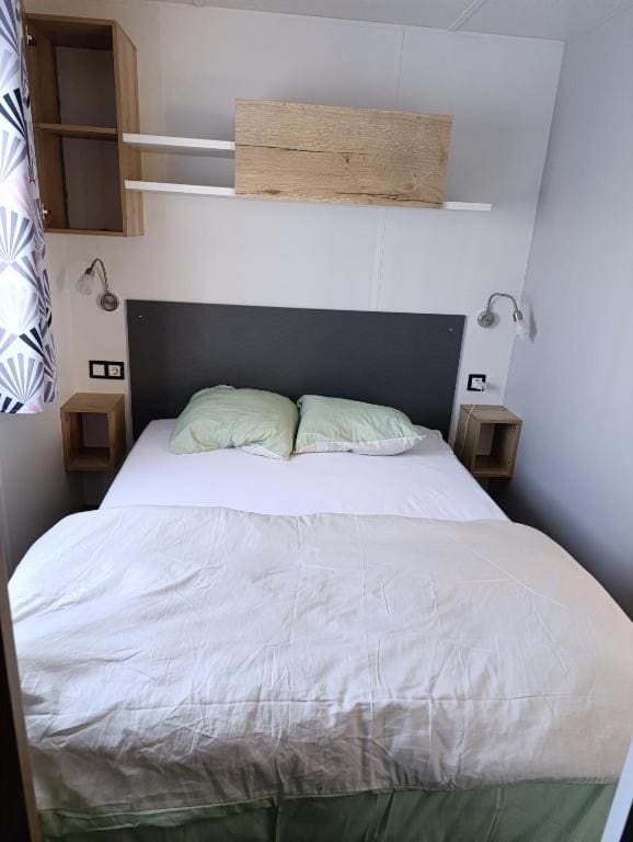 Mobile Home room - Image 1