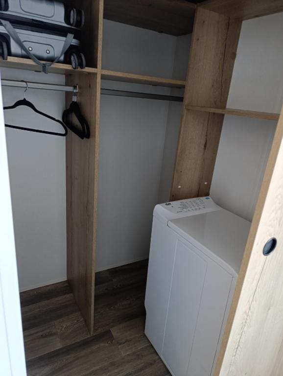 Mobile Home room - Image 2