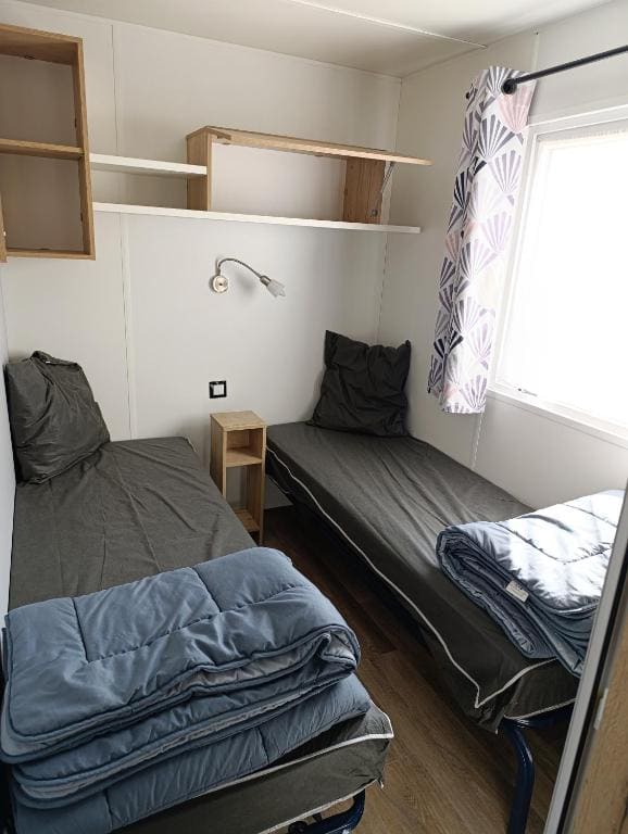Mobile Home room - Image 3