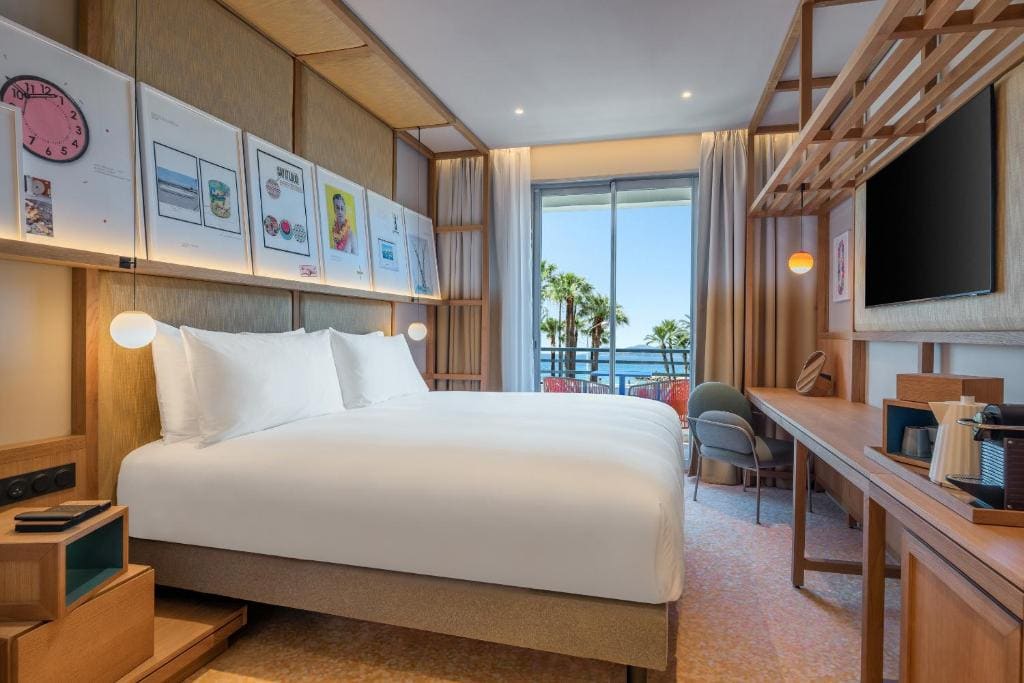 Deluxe King Room with Sea View room - Image 3