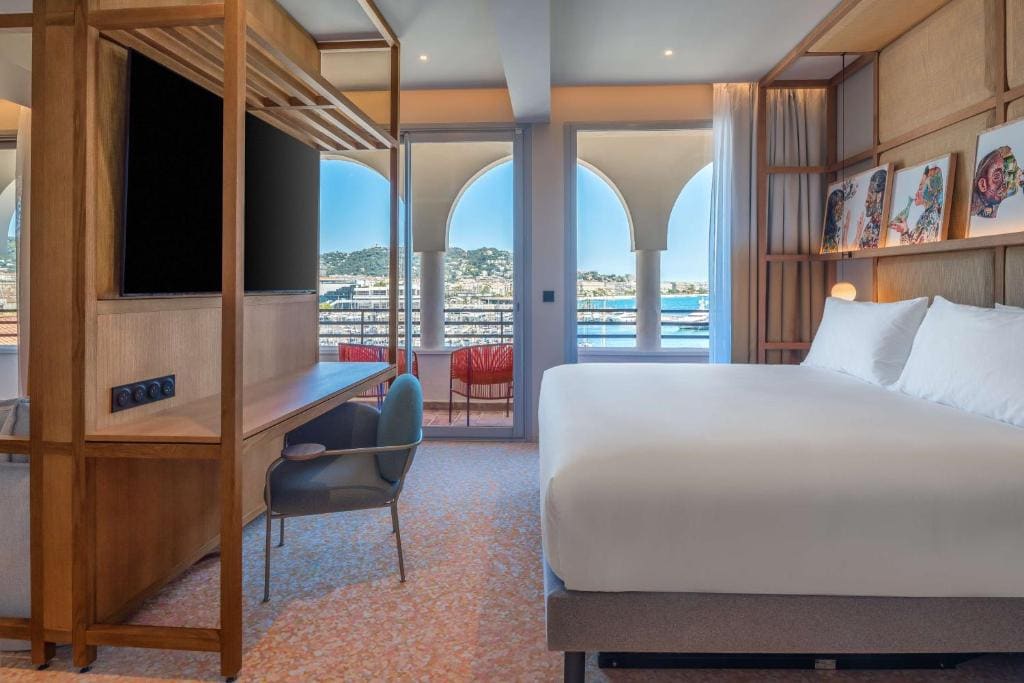Junior King Suite with Sea View room - Image 3