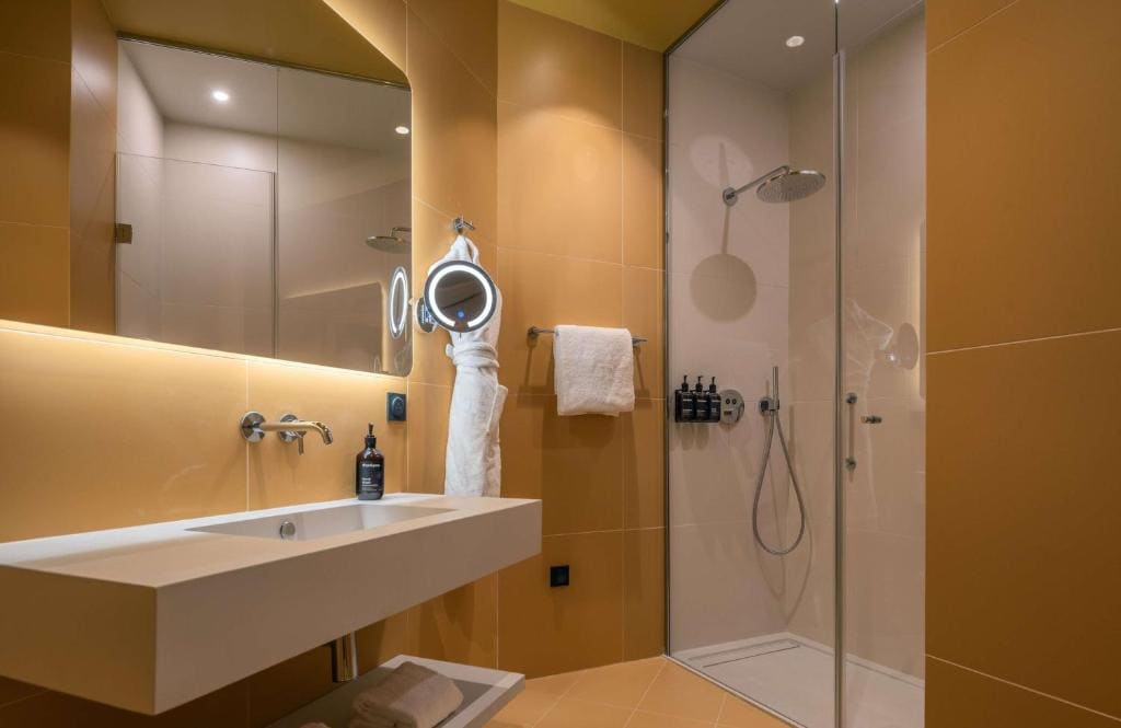 One-Bedroom Apartment with King Bed room - Image 3
