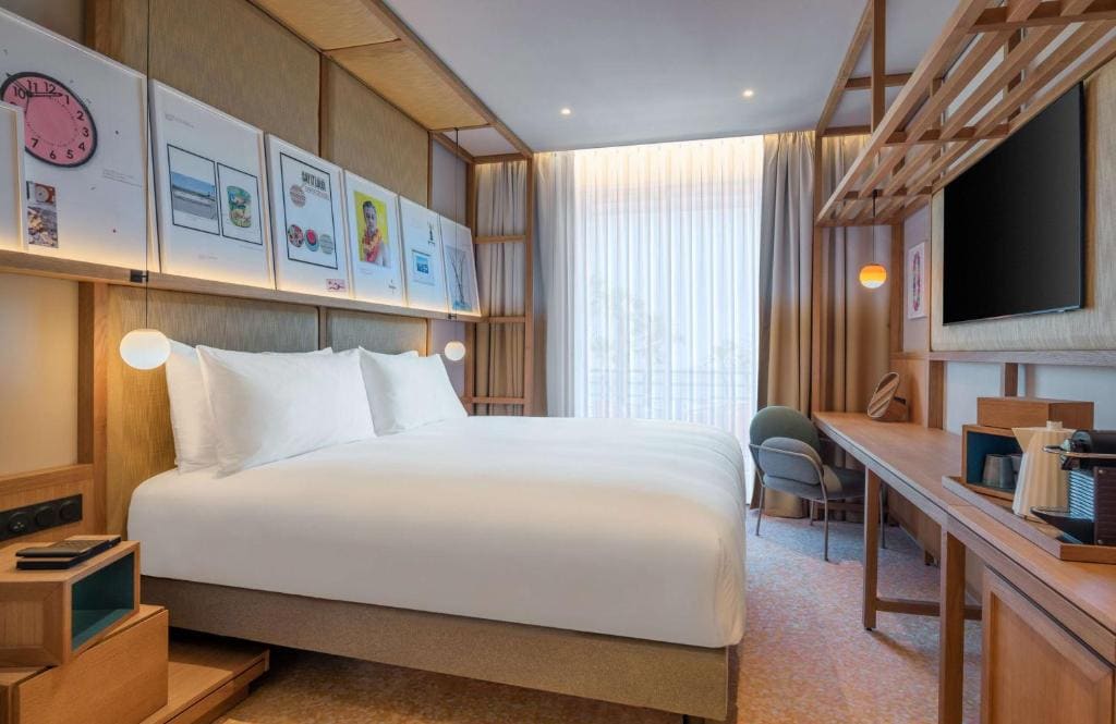 Premium King Room with Partial Sea View room - Image 2