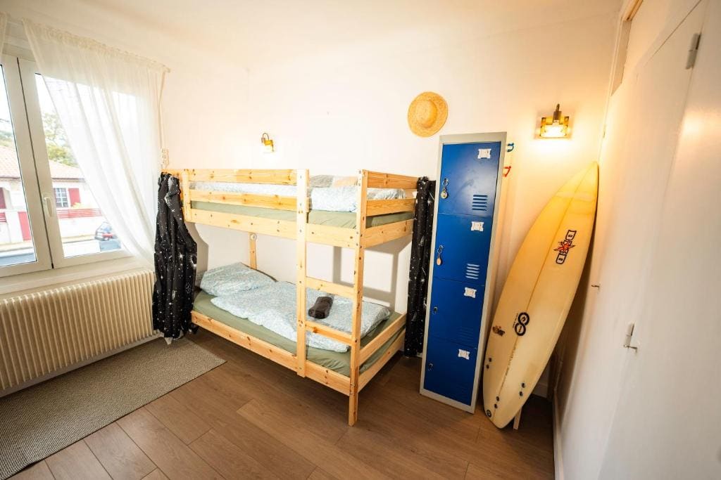 Bunk Bed in Mixed Dormitory Room room - Image 1