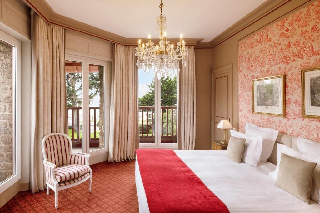 Deluxe Suite with Sea View room - Image 2