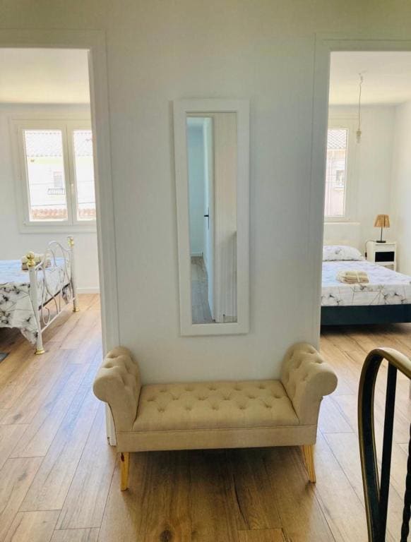 Double Room with Shared Bathroom room - Image 3