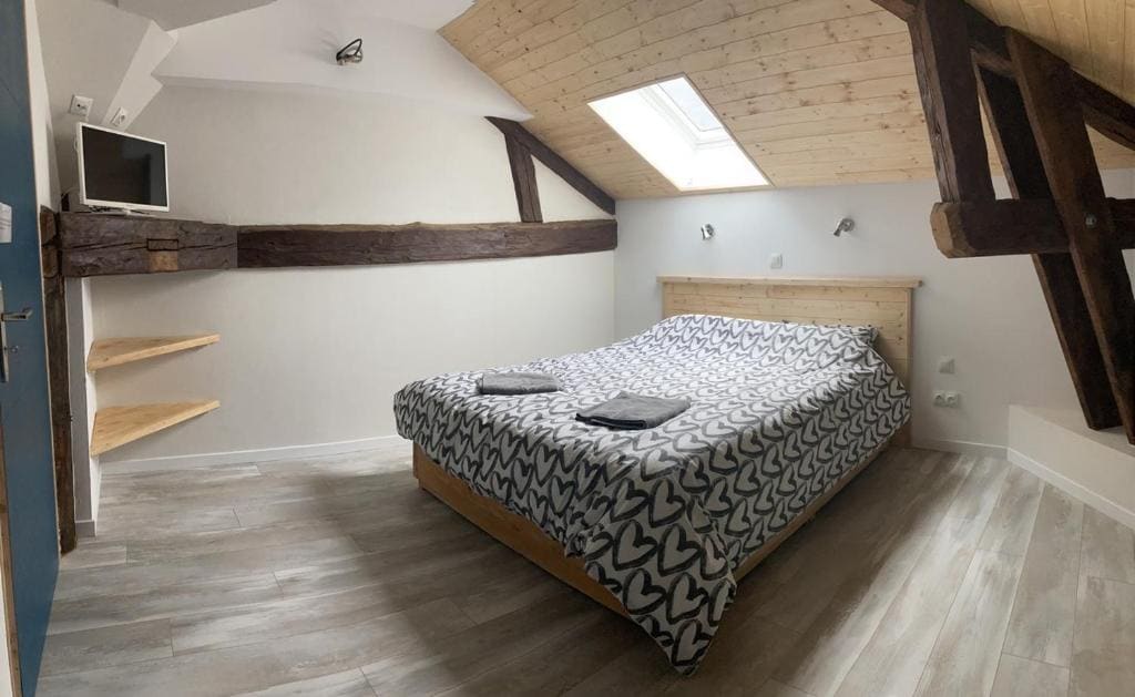 One-Bedroom Apartment room - Image 3
