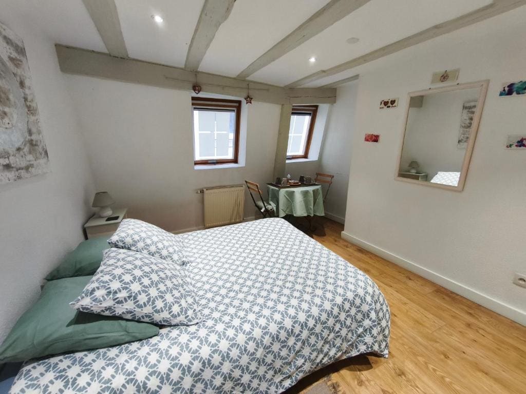 Double Room with Private External Bathroom room - Image 2