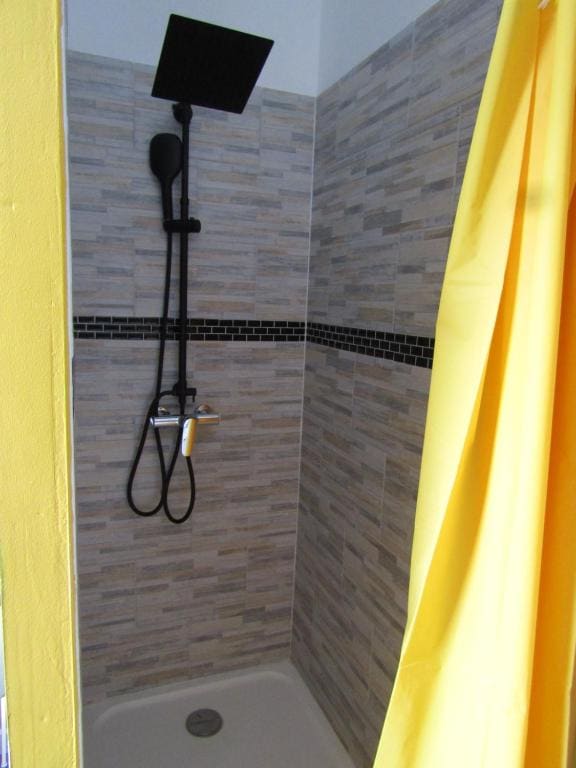 Double Room with Private Bathroom room - Image 2