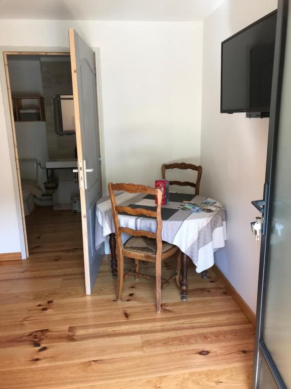 Large Double Room room - Image 1