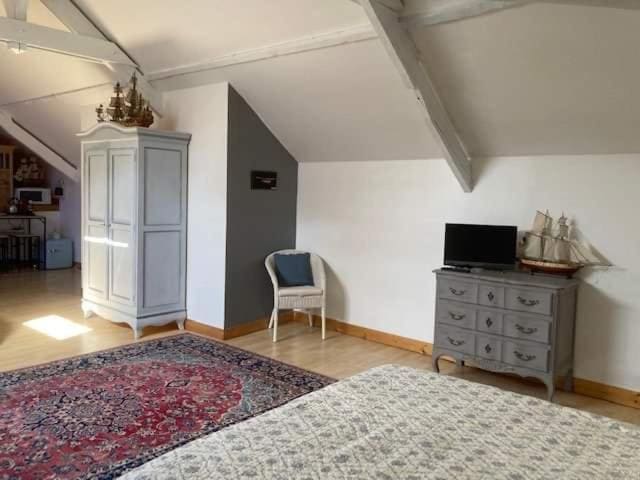 Deluxe Family Room room - Image 2