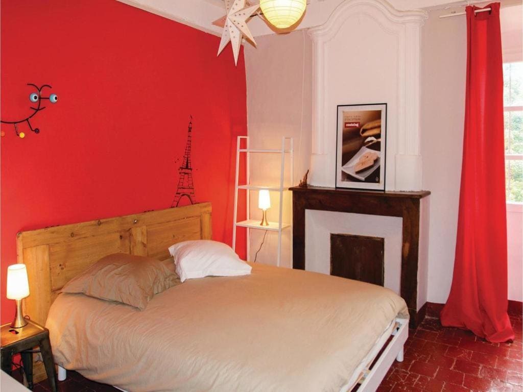 Deluxe Double Room with Shower room - Image 2