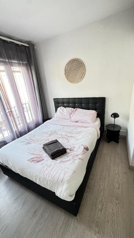 Double Room with Balcony room - Image 3