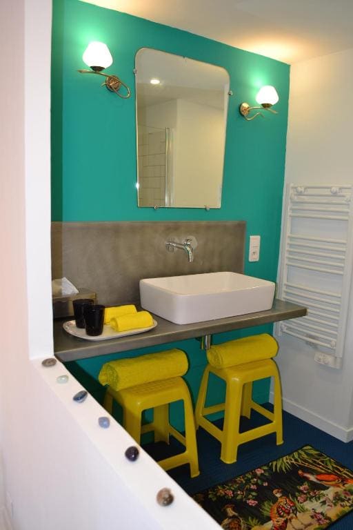 Deluxe Double Room with Shower room - Image 2