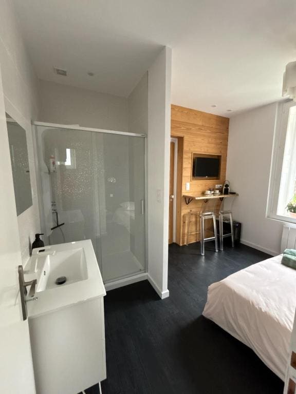 Double Room with Private Bathroom room - Image 3