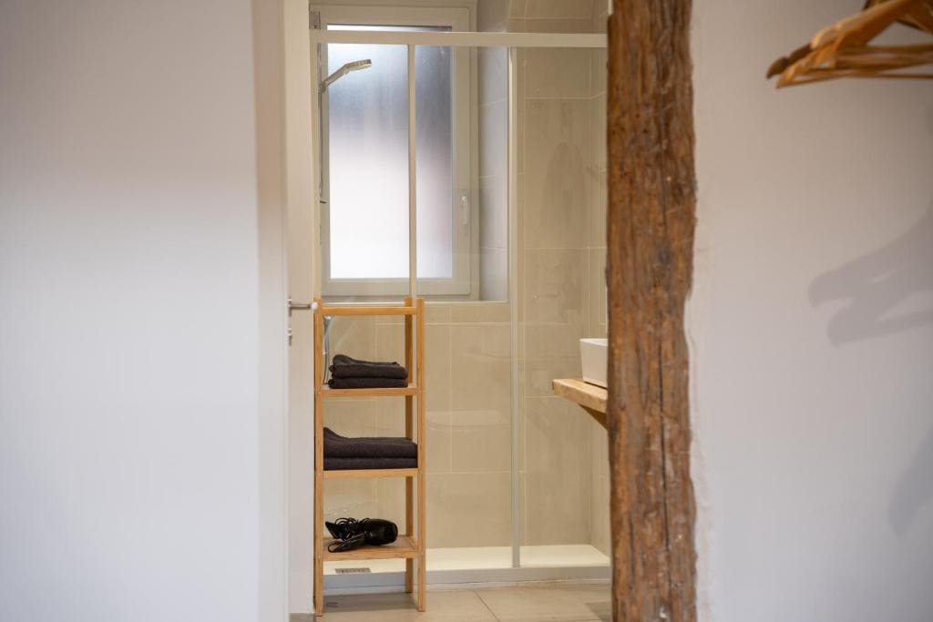 Double Room with Private Bathroom room - Image 3