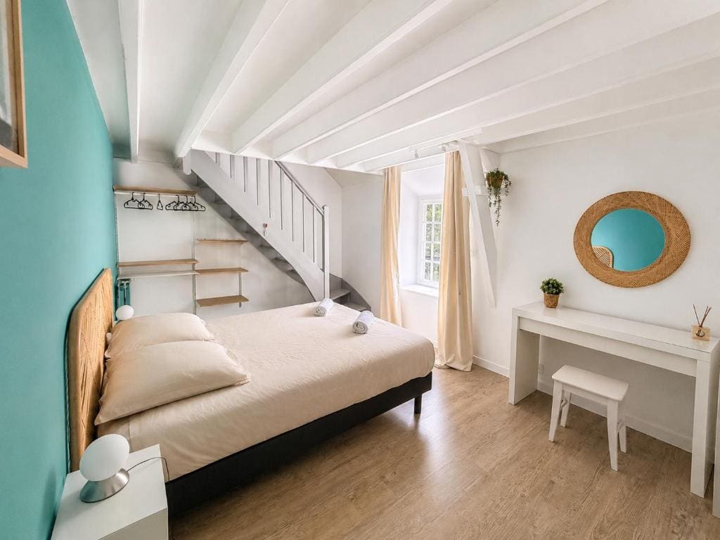 Family Room with Private Bathroom room - Image 3