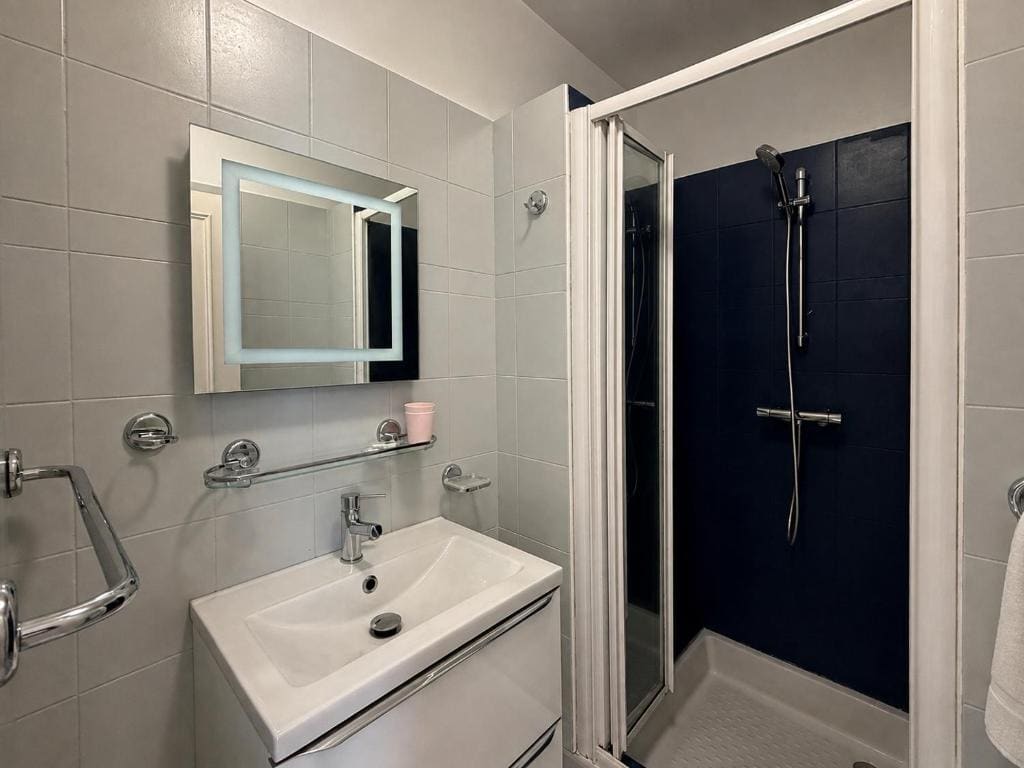 Triple Room with Private Bathroom room - Image 1