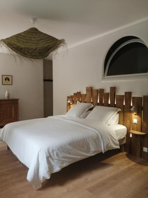 Deluxe King Room room - Image 2