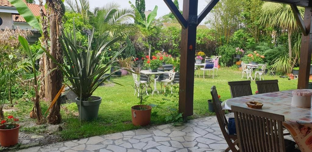 Double Room with Garden View room - Image 2