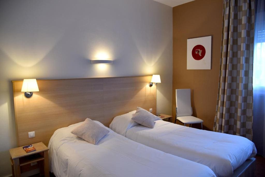 Two Adjacent Double Rooms room - Image 1