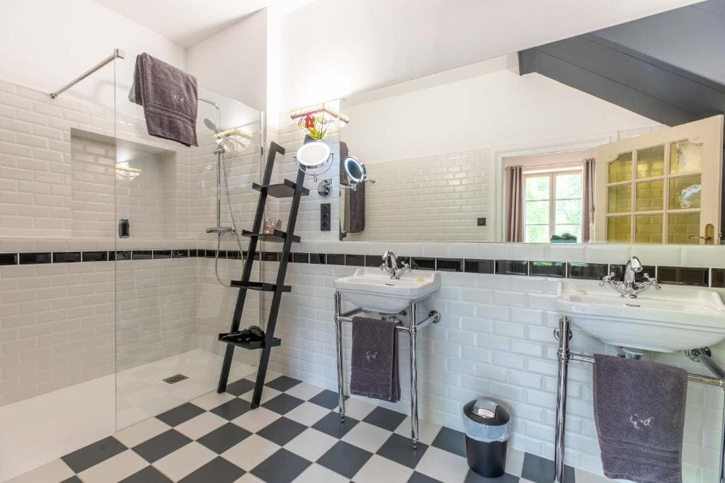 Executive Suite room - Image 1