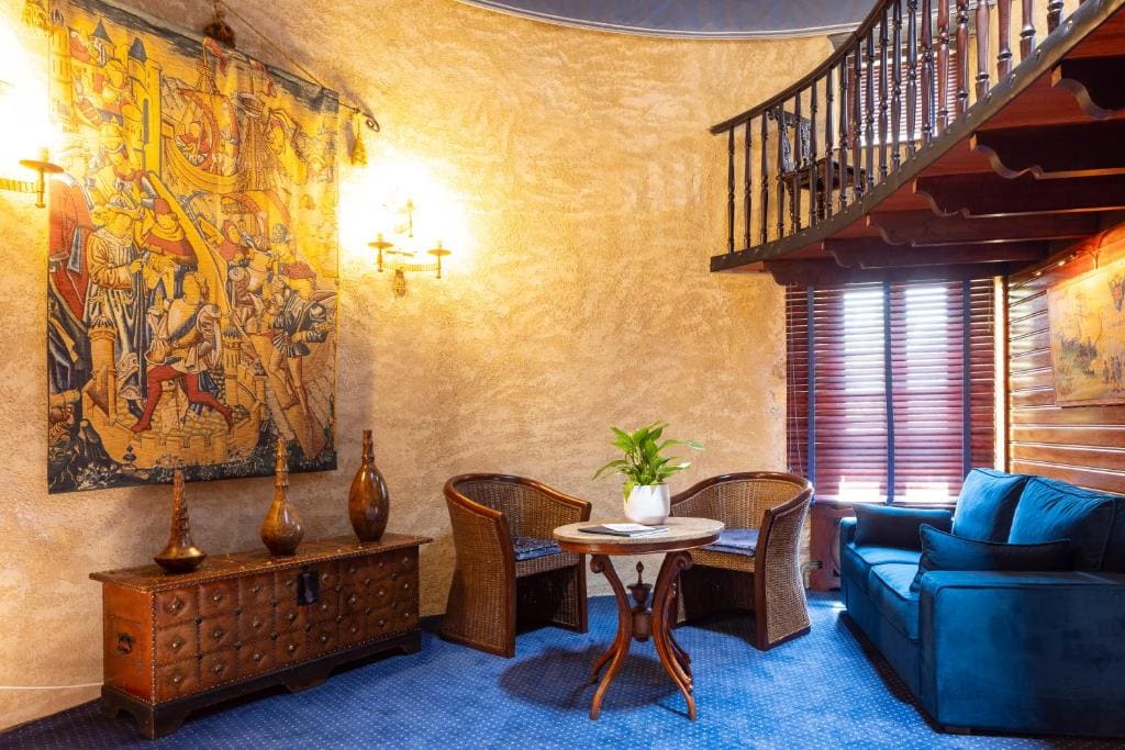 Family Room room - Image 3