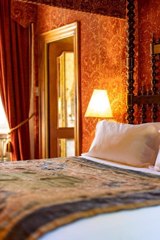 Deluxe Queen Room room - Image 1