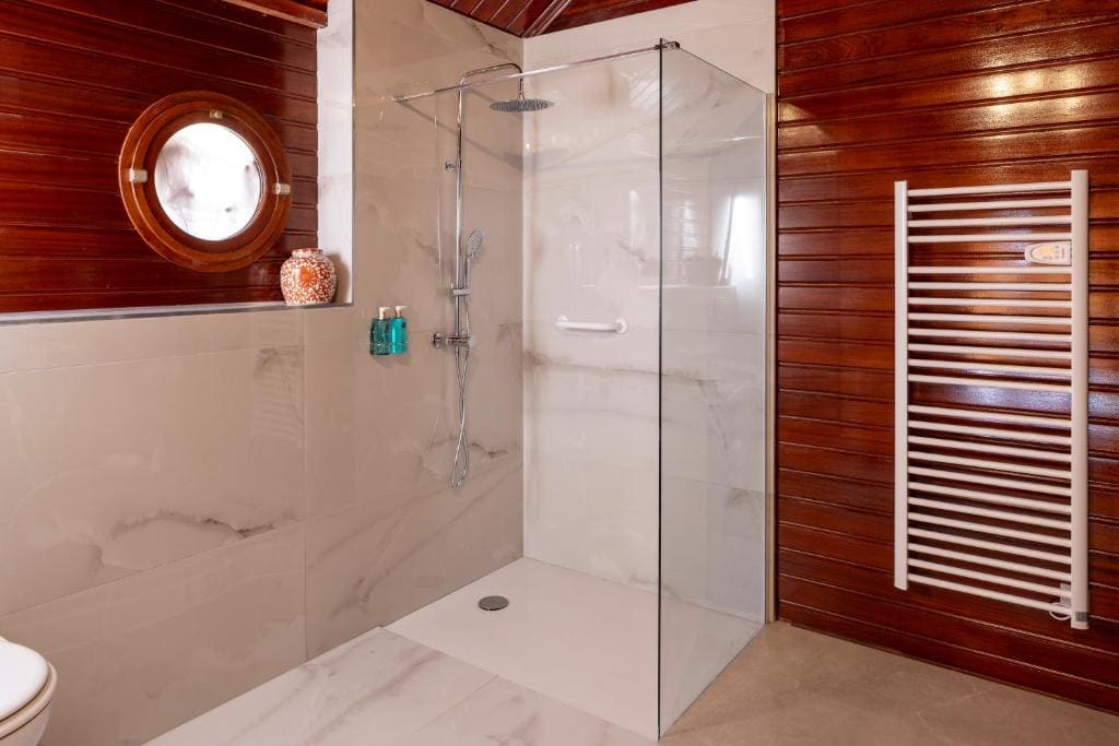 Two-Bedroom Chalet room - Image 2