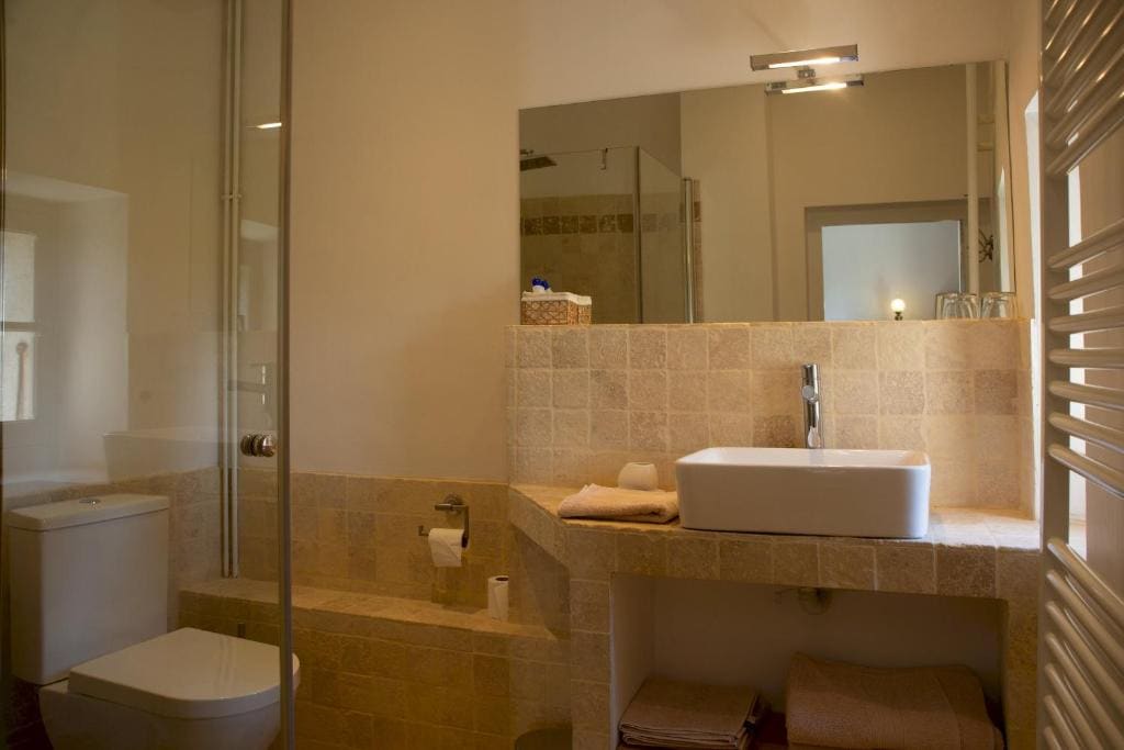 Double Room with Private Bathroom room - Image 3