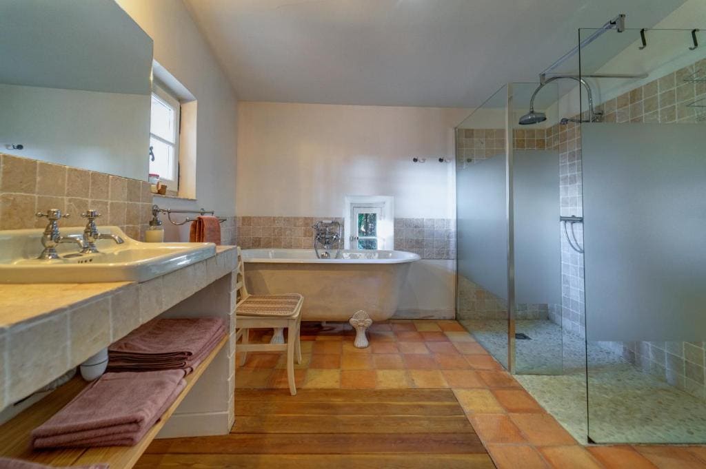 Twin Room with Private Bathroom room - Image 1