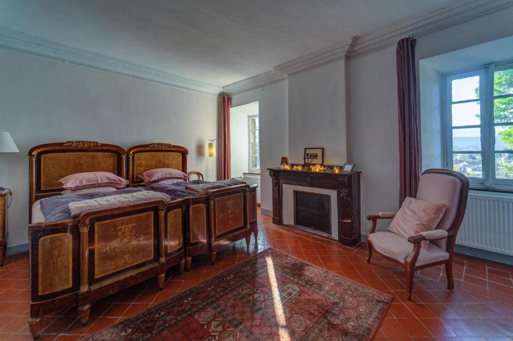 Twin Room with Private Bathroom room - Image 2